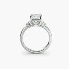engagement-rings__baguette-accent-solitaire__shape-asscher__gold-white__03_front.jpg