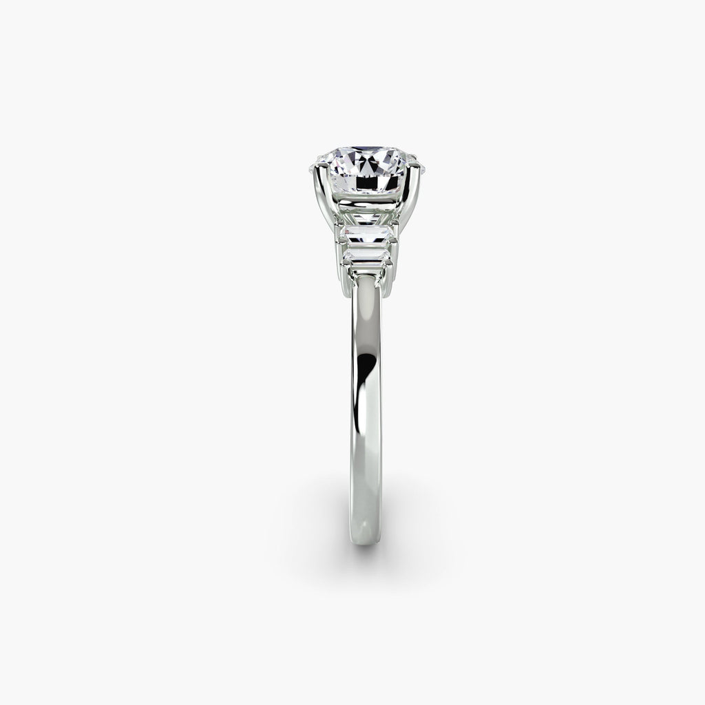 engagement-rings__baguette-accent-solitaire__shape-round__gold-white__02_side.jpg