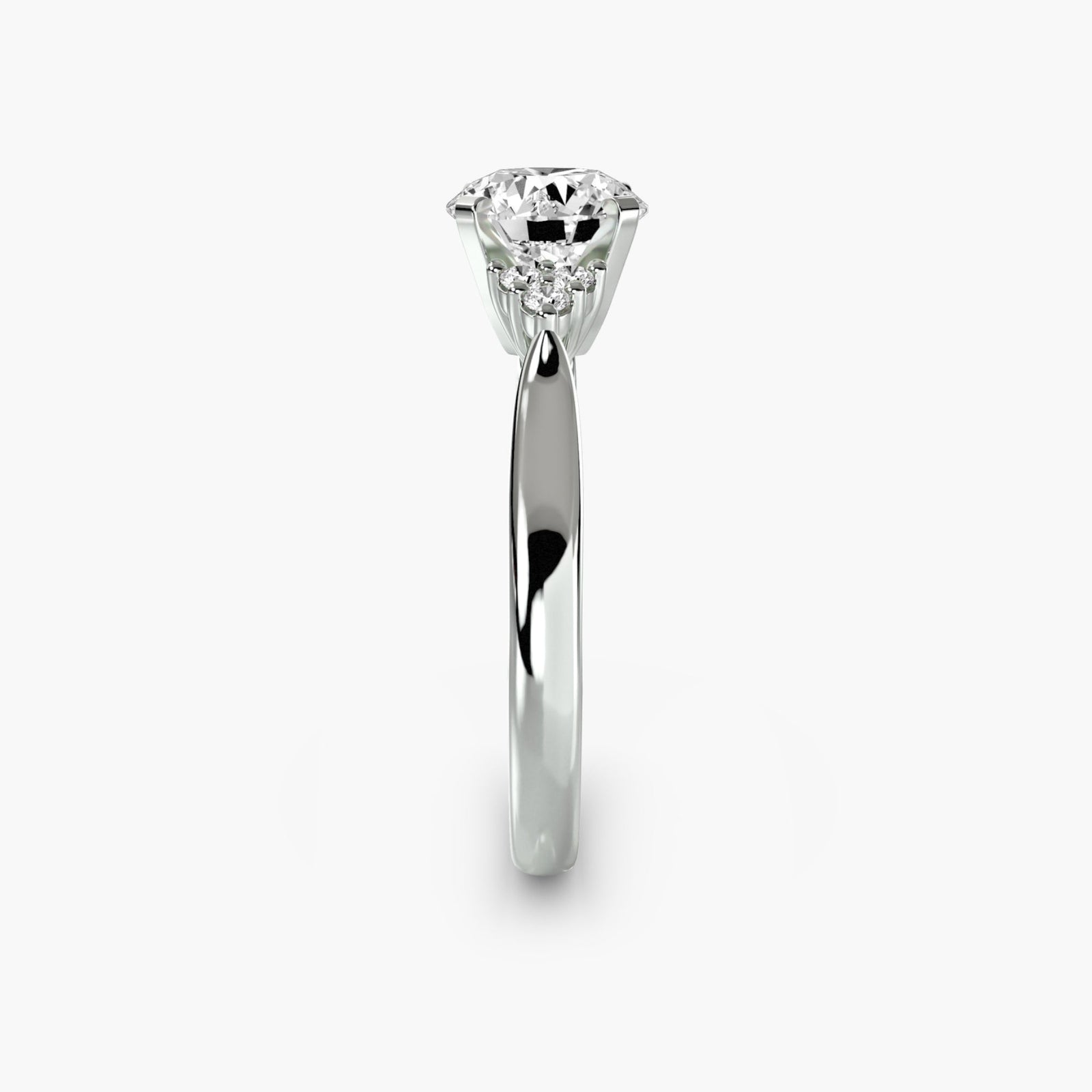 engagement-rings__solitaire-with-cluster-shoulders-2__shape-round__gold-white__02_side.jpg