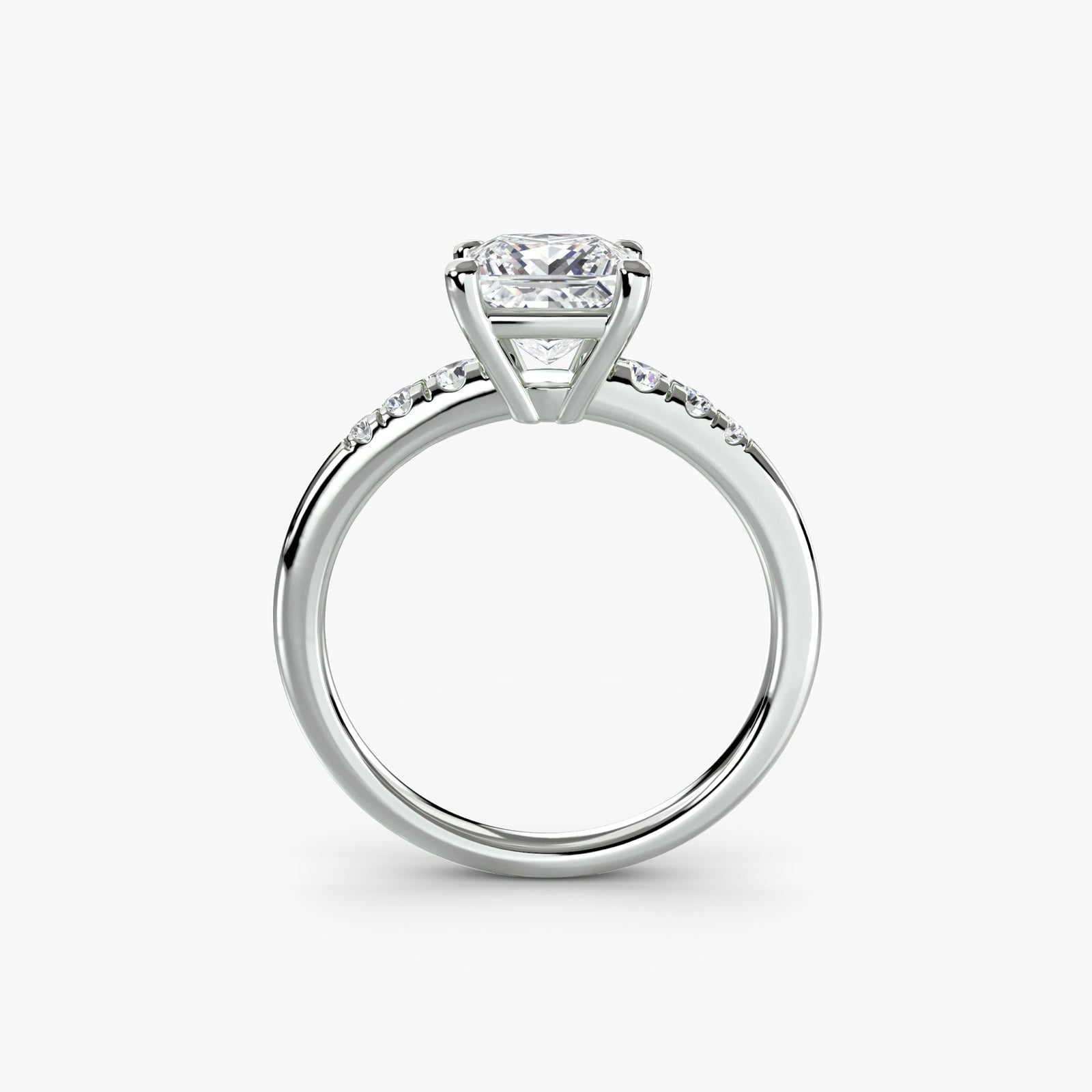 engagement-rings__solitaire-with-shoulder-accents__shape-princess__gold-white__03_front.jpg